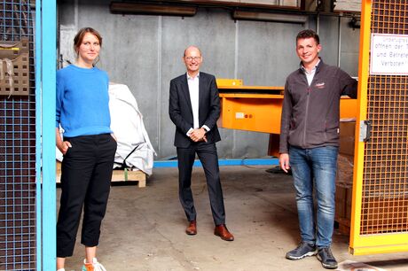 v.l.n.r. Sarah Friese (KiWi, Projektleiterin co:room), Werner Kässens (Geschäftsführer KiWi) und Lukas Zarling (Gründer der StrandFabrik)