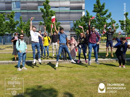 Foto (Bahram Achmedi): Geschafft! - große Freude bei den neuen LINKplus-Absolvent*innen